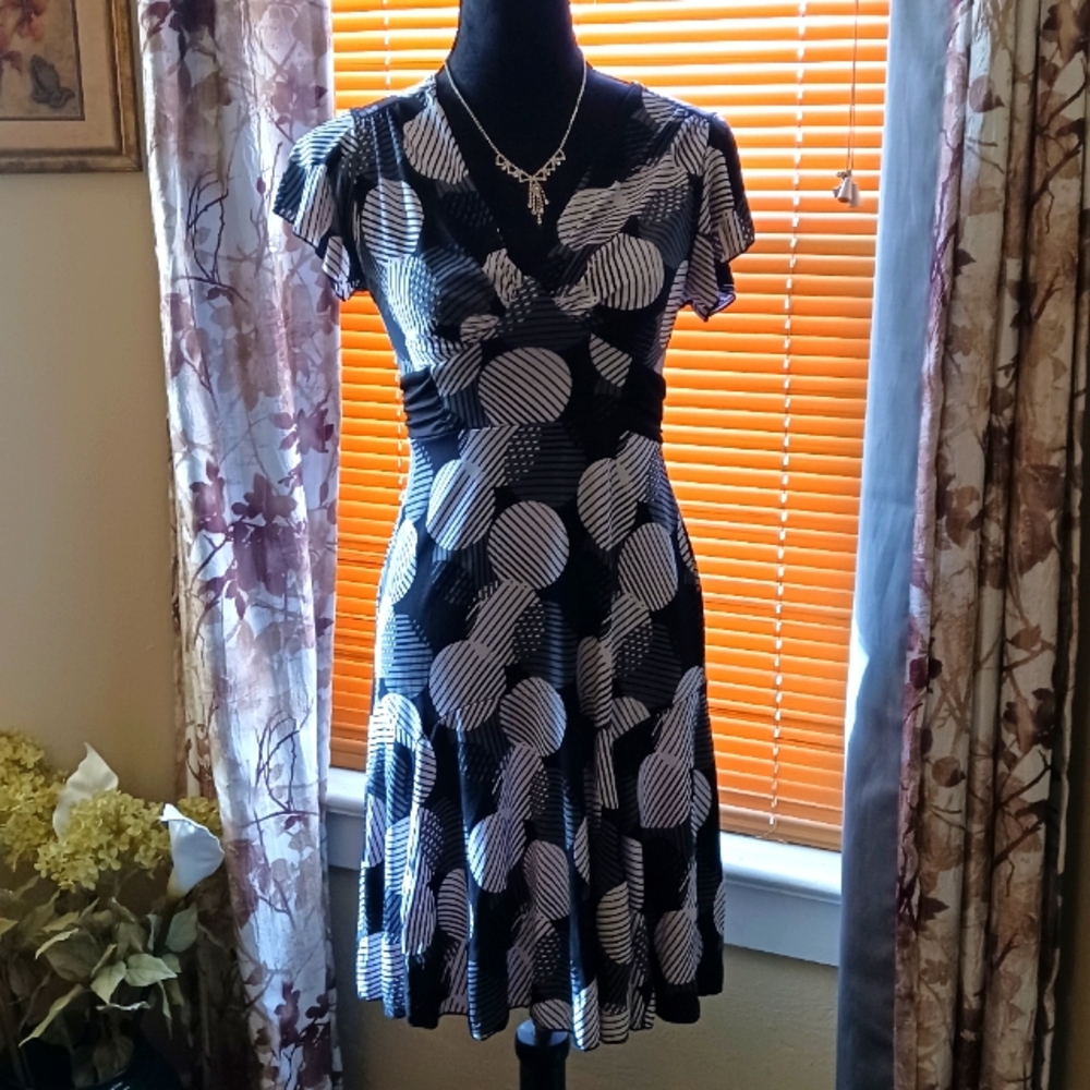 A beautiful short sleeve dress by Delusional.